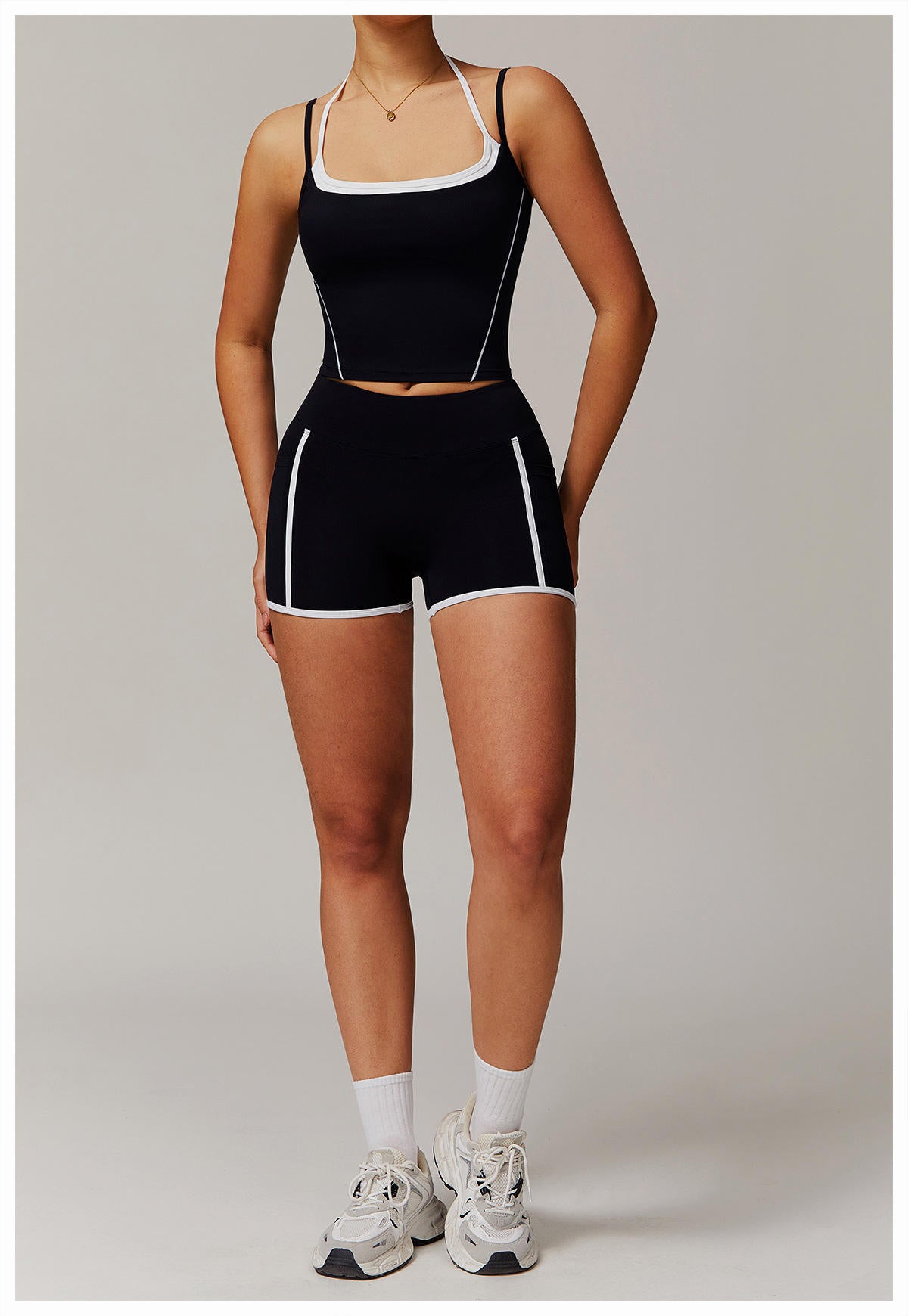 BỘ ĐỒ TẬP THỂ THAO NỮ CROP TOP VÀ QUẦN SHORT THỂ THAO VIỀN