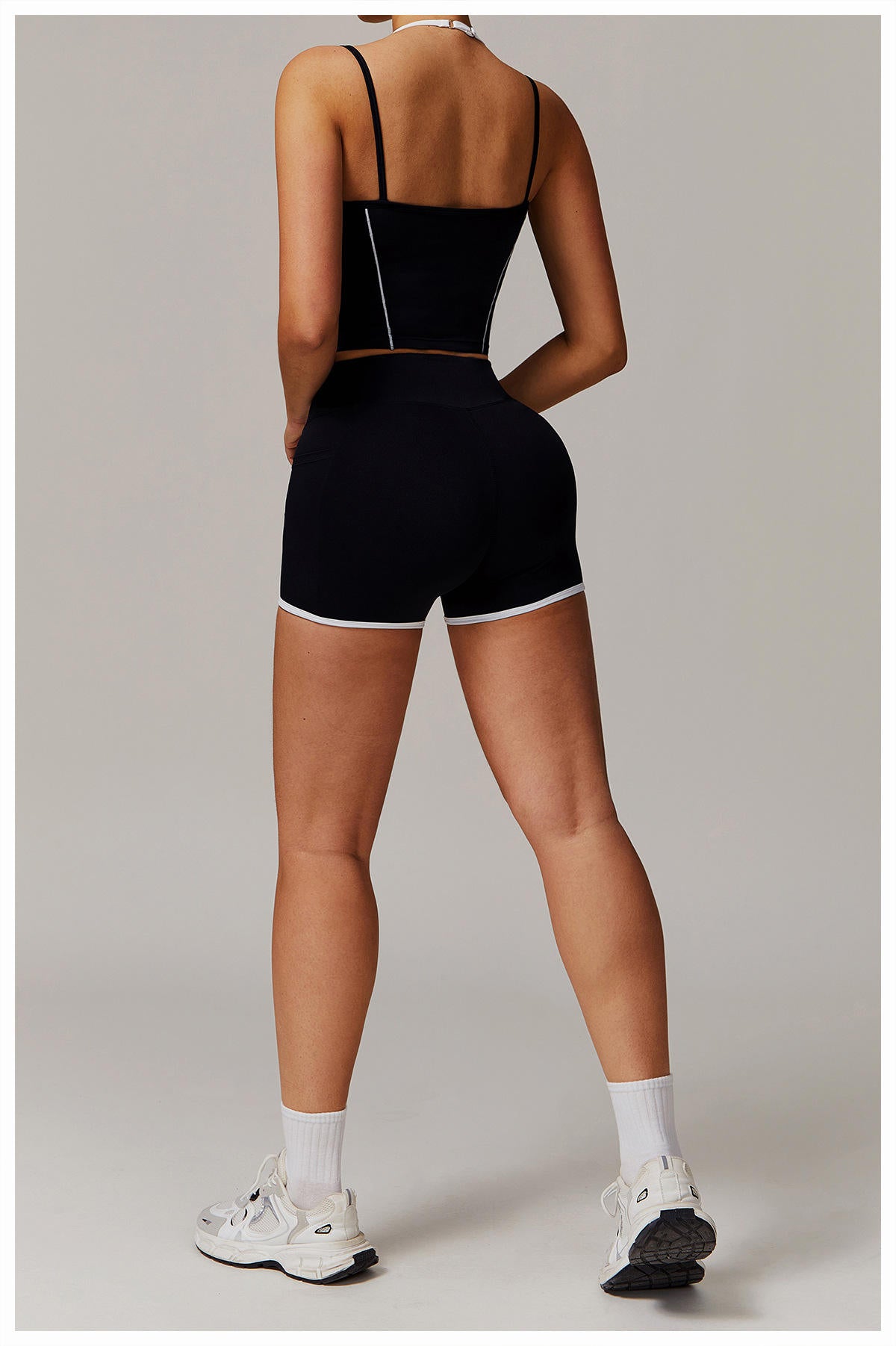 BỘ ĐỒ TẬP THỂ THAO NỮ CROP TOP VÀ QUẦN SHORT THỂ THAO VIỀN