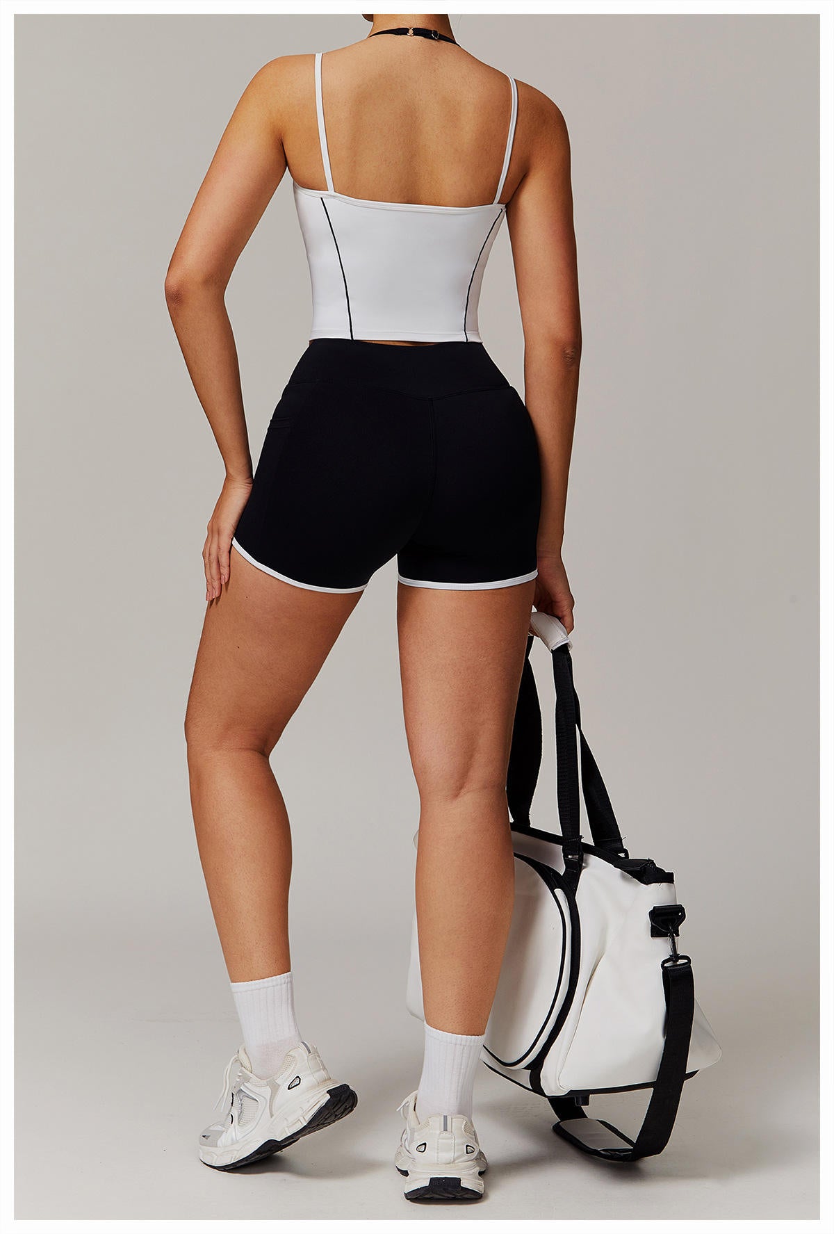 BỘ ĐỒ TẬP THỂ THAO NỮ CROP TOP VÀ QUẦN SHORT THỂ THAO VIỀN